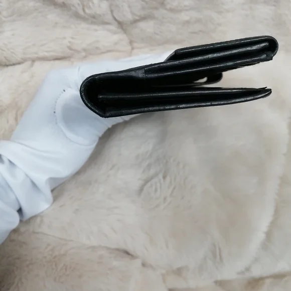 Authentic Gucci wallet - Picture 11 of 17